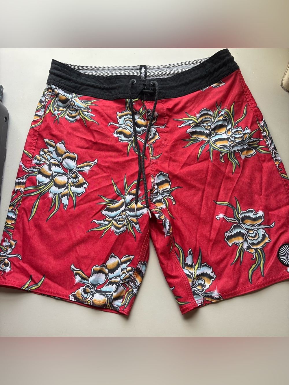 Volcom Stone Men’s Size 30 Hybrid Board Short Red Traditional Tattoo Pattern